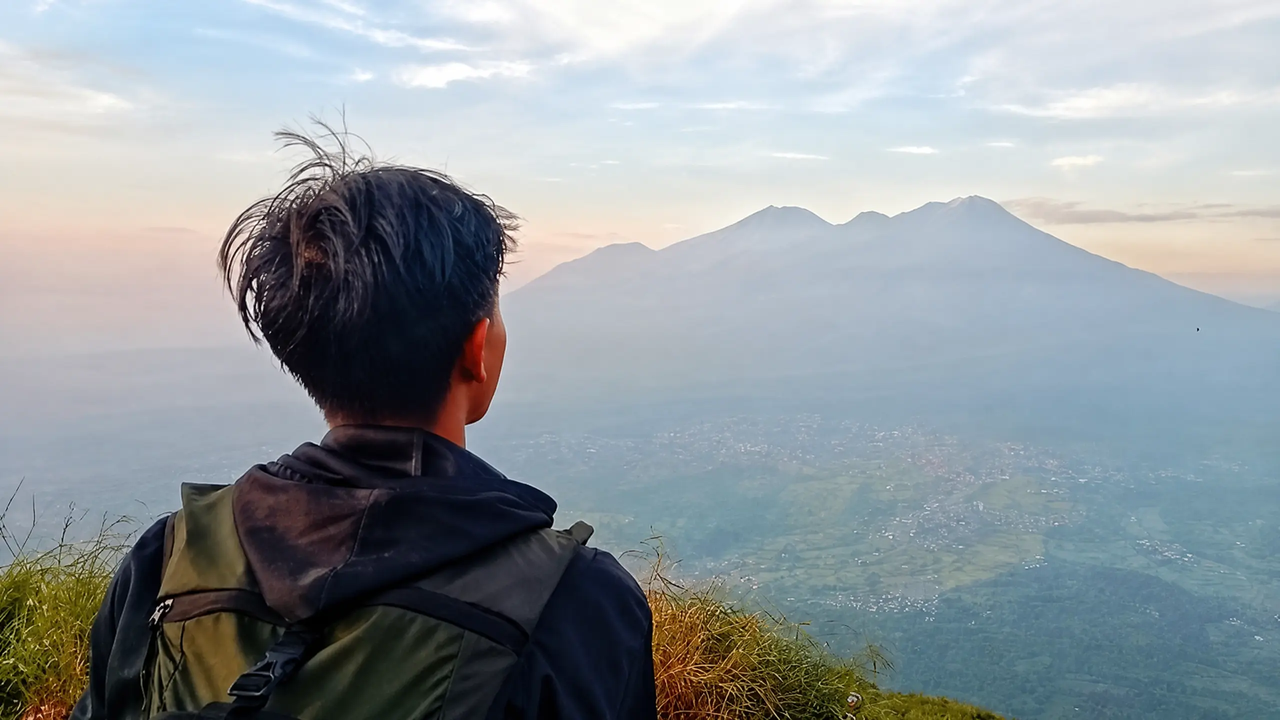 Matahari Terbit di Kaldera Gunung Bromo didokumentasikan oleh Danu Syarifudin